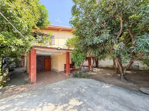 ให้เช่าบ้าน 2 ชั้น 86 ตรว. เอกมัยซอย 10 บ้านไม้ กลิ่นอายคลาสสิก จอดรถมากถึง 5-6 คันทำเลศักยภาพ ใจกลางเอกมัย