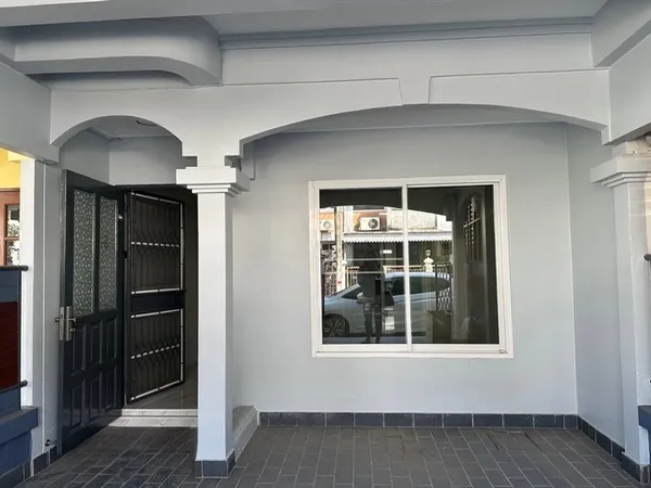 ให้เช่าทาวน์เฮ้าส์ 2 ชั้น 20 ตรว. 2 ห้องนอน ซอยรัชดา 36 (ซอยเสือใหญ่) พร้อมเข้าอยู่