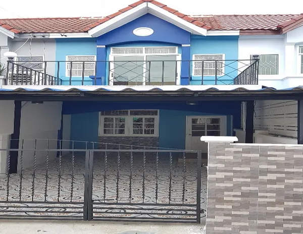 ขายทาวโฮมเดินมาขึ้นBTSได้ถนนรัตนาธิเบศ