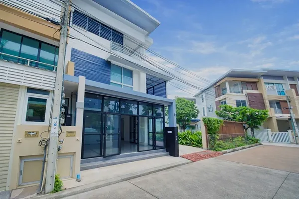 ทาวน์โฮม 3 ชั้นหลังมุม 3 นอน 4 น้ำ MRTแจ้งวัฒนะ ปากเกร็ด28 500 ม. 38ตร.ว. 380ตร.ม. ป.ป.ท. ใกล้เซ็นทรัล แจ้งวัฒนะ 550 ม.