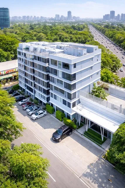 อาคารสำนักงาน 6 ชั้น 6 นอน 6 น้ำ 900 ตร.ม.อาคารพร้อมลิฟต์ ทำเลพระราม 9 ใกล้ทางด่วน ศูนย์วิจัย ใกล้ MRT วัดพระราม 9 300 ม