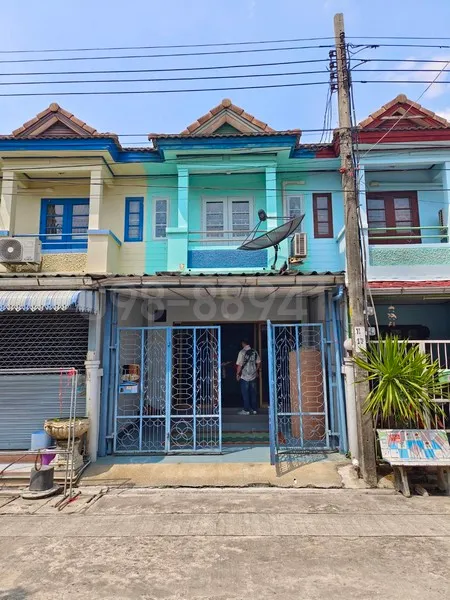 ขายทาวน์เฮ้าส์ 2 ชั้น หมู่บ้านพุดตาน เพชรเกษม 81 บ้านรีโนเวทตกแต่งใหม่ เนื้อที่ 16 ตรว 2นอน 2น้ำ หน้าบ้านไม่ชนใคร