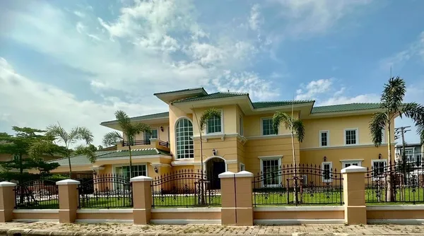 ขายบ้านหรู หมู่บ้านแกรนด์โมนาโค ถนนเลียบวงแหวนกาญจนาภิเษก ใกล้เมกะบางนา