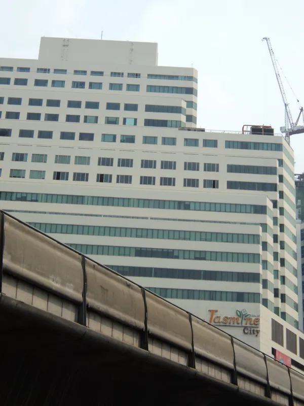 รหัส: - ให้เช่าด่วน ๆ Office อาคารจัสมิน ซิตี้ ขนาดเท่ากับ 0 Rai 1 งาน 0 SQ.WA 1 ห้องนอน 1 Bathroom ใกล้กับ - น่าอยู่มาก