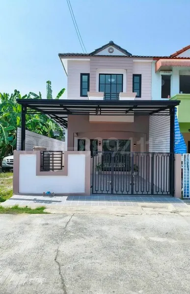 ขายทาวน์เฮ้าส์ 2 ชั้น เคซี รามอินทรา 8 ไทยรามัญ หลังมุม รีโนเวทใหม่ พร้อมอยู่ เนื้อที่ 26 ตรว 3นอน 2น้ำ