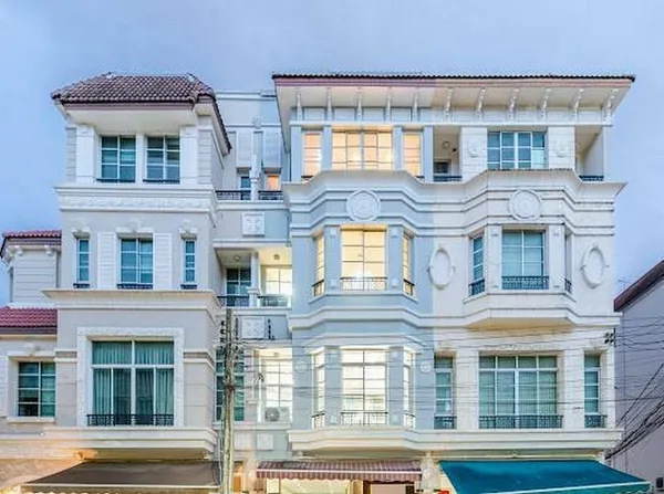 ให้เช่า ทาวโฮม 4ชั้น บ้านกลางเมืองเดอะปารีส รัชวิภา ใกล้ เซ็นทรัลลาดพร้าว  เมเจอร์รัชโยธิน บนถนนรัชดาภิเษก