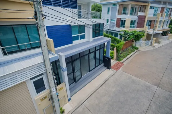 ทาวน์โฮม 3 ชั้นหลังมุม 3 นอน 4 น้ำ ป.ป.ท. ใกล้เซ็นทรัล แจ้งวัฒนะ 550 ม. MRTแจ้งวัฒนะ ปากเกร็ด28 500 ม. 38ตร.ว. 380ตร.ม.