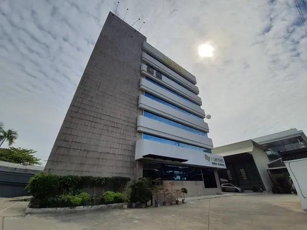 ID : 004123 RENT สำนักงาน อาคาร ฟลาย แอนด์ เซ็นส์ 39000 thb 1 ตาราง.วา 0 ngan 0 Rai ทำเล-ทอง