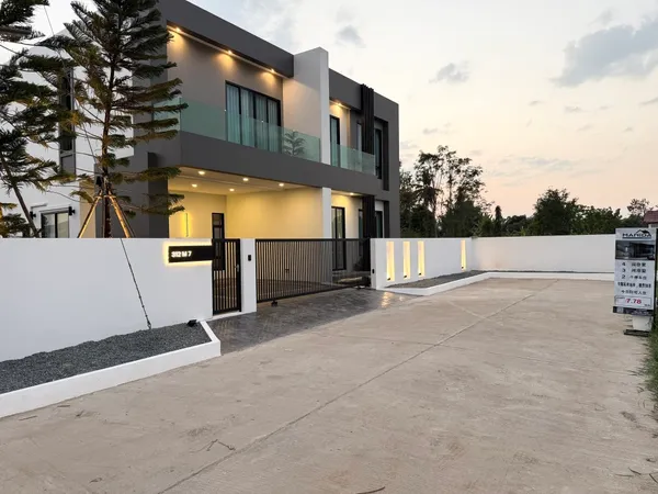 ลดสูงสุด 1ล้าน!! บ้านเดี่ยวสุดหรู 2 ชั้น วิวภูเขา แต่งสวย พร้อมอยู่ ใกล้ถ.เชียงใหม่-สันทราย 
ใกล้เซ็นทรัล10กม.