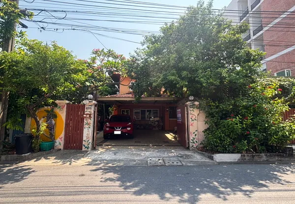 ขายบ้านเดี่ยว ซอยลาดพร้าว 124 ถนนลาดพร้าว เนื้อที่ 102 ตร.ว. 2 ชั้น 3 นอน 4 น้ำ