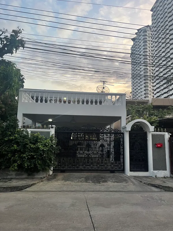 ขายบ้านเดี่ยว 2 ชั้น รีโนเวทใหม่ ซอย Airport Link หัวหมาก ติดคลอง บรรยากาศดี