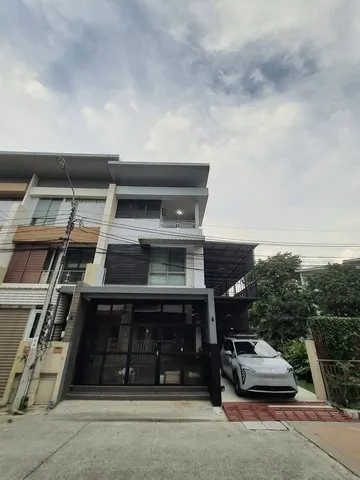 ให้เช่าโฮมออฟฟิศ ตรงข้ามเซนทรัลแจ้งวัฒนะ สถานีรถไฟฟ้า MRT แจ้งวัฒนะ-ปากเกร็ด28 เพียง 550 เมตรโครงการโมทาว หลังมุม 3 ชั้น