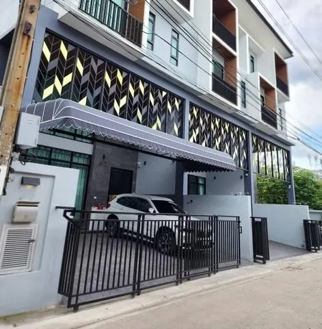 จดบริษัทได้! โฮมออฟฟิศสุดหรู ลาดพร้าว-วังหิน ใกล้ MRT ภาวนา 800 เมตร แอร์ 7 เครื่อง เฟอร์ครบพร้อมอยู่ รับชาวต่างชาติ