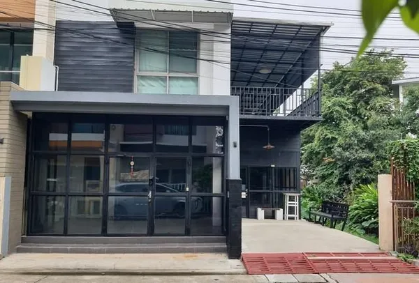 พื้นที่จุใจ 380 ตร.ม.! ให้เช่าทาวน์โฮม 3 ชั้น โมทาว แจ้งวัฒนะ หลังมุมติดคลองบัว วิวสวยสงบ เหมาะทำออฟฟิศ สตูดิโอ หรือพักอาศัย