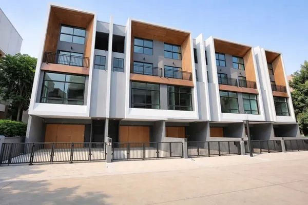 ใกล้ARLรามคำแหง 1.33กม. หลุดจอง ถ.พัฒนาการ อ่อนนุช17 สุขุมวิท71 ปรีดี ทาวน์โฮม 3 ชั้น ติดถนนเมน 3 นอน 3 น้ำ 22 ตร.วา. 26