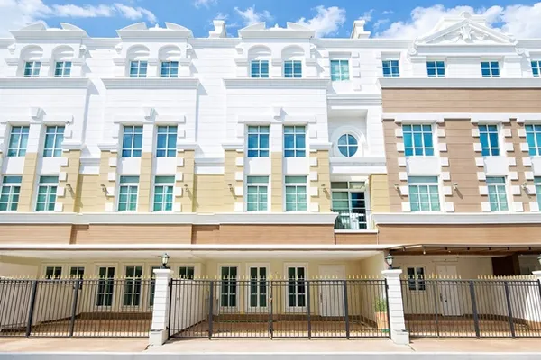 โลตัส วชิรธรรม7 800ม. ตลาดอุดมสุข 1.6 กม ทาวน์โฮมหรู 4 ชั้น อ่อนนุช ใกล้BTSปุณณวิถี 1.47กม. 3 นอน 4 น้ำ 20 ตร.ว. 240 ตร.