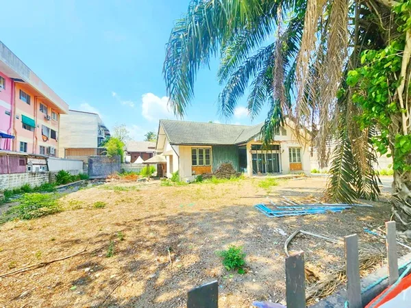 บ้านเดี่ยวชั้นเดียว รามอินทรา หทัยราษฏร์ 272ตร.วา.400 ตร.ม. พร้อมสระว่ายน้ำ Pool Villa .ติดถนนพระยาสุเรนทร์