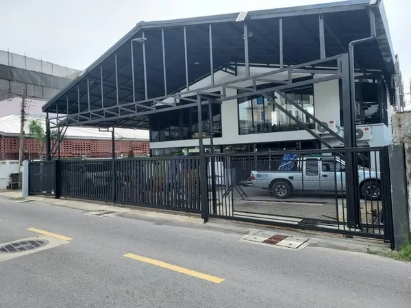 ให้เช่าอาคาร 2 ชั้น ที่ดิน 100 ตารางวา 520 ตารางเมตร สถานที่ใกล้เคียง Mrt สุทธิสาร