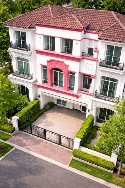 ใกล้ BTS ศรีลาซาล 900 ม. 20 ตร.วา.รพ.ศิครินทร์ 950 ม. ทาวน์โฮมหรู 3 ชั้น 3 นอน 4 น้ำ รีโนเวทใหม่ทั้งหลัง ทำเลศักยภาพ ย่า