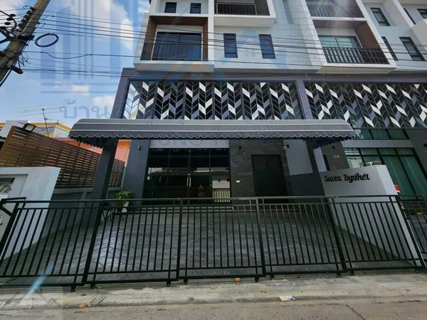 ให้เช่าโฮมออฟฟิศหรู 3 ชั้นครึ่ง หลังมุม 300 ตรม. ลาดพร้าว–วังหิน เฟอร์นิเจอร์ครบ (ใหม่) พร้อมอยู่ ใกล้โรงพยาบาลเปาโลโชคช