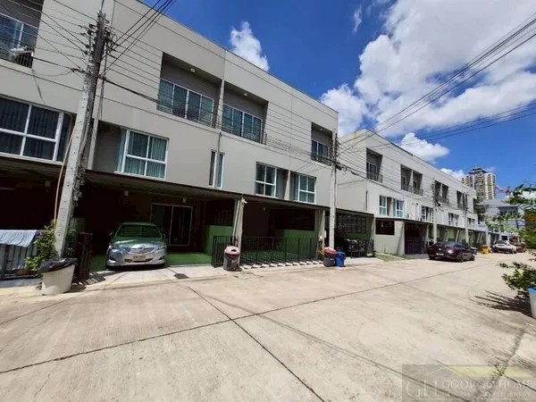 ขายทาวน์โฮม 3 ชั้น Patio แจ้งวัฒนะ ราคาถูกมาก เนื้อที่ 18.8 ตรว 3นอน 3น้ำ หน้าบ้านหัน ทิศเหนือ บ้านเย็นสบาย ไม่ร้อนแดดตล