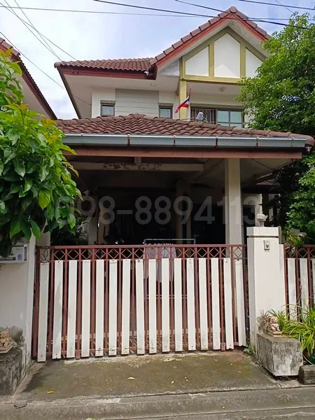 ขายบ้าน 2 ชั้น มบ.สิริมณี ซอยหทัยราษฎร์39 เนื้อที่ 40.5 ตรว 3นอน 2น้ำ หน้าบ้านมีพื้นที่สามารถจัดสวนเล็กๆได้