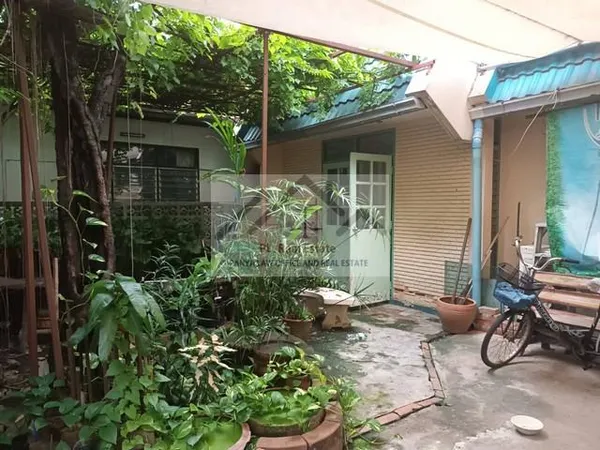 ขายที่ดิน 74 ตร.ว. พร้อมสิ่งปลูกสร้าง แปลงมุม ย่านเสรีไทย 81 ใกล้แฟชั่นไอส์แลนด์