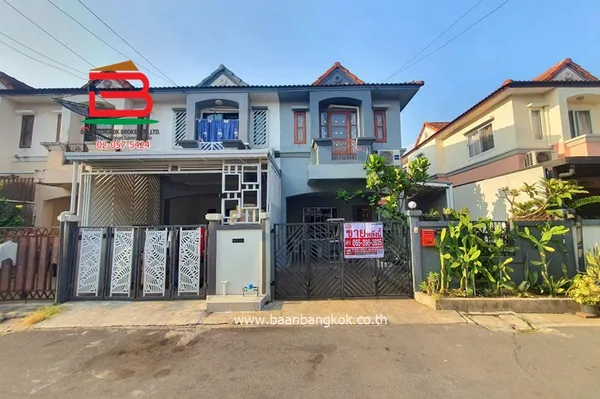 ทาวน์เฮาส์ หมู่บ้าน เค.ซี.รามอินทรา 6 (พระยาสุเรนทร์ 45) เนื้อที่ 24 ตรว. (ใกล้วัดพระยาสุเรนทร์) ถนนพระยาสุเรนทร์ แขวงสามวาตะวันตก เขตคลองสามวา