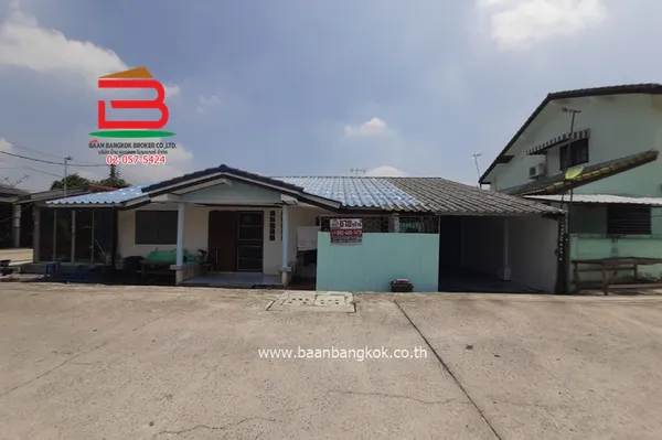 บ้านเดี่ยว หมู่บ้าน ร่มเย็น เนื้อที่ 53 ตรว ซอยพระยาสุเรนทร์ 24 ถนนพระยาสุเรนทร์ เเขวงบางชัน เขตคลองสามวา กรุงเทพมหานคร