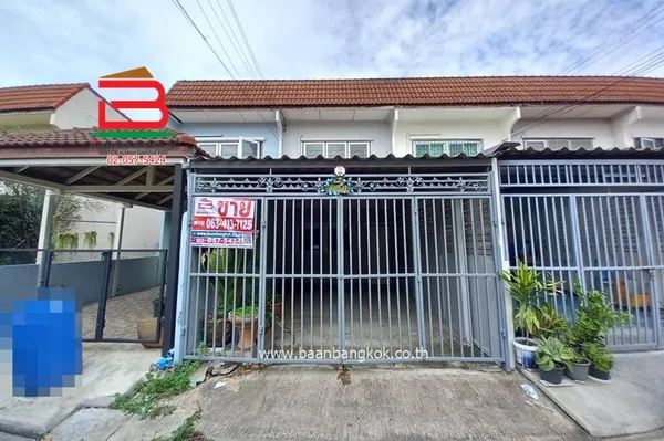 ทาวน์เฮาส์ หมู่บ้าน มโนรมย์ 1 เลียบคลองสอง เนื้อที่ 18.7 ตรว. แขวงบางชัน เขตคลองสามวา