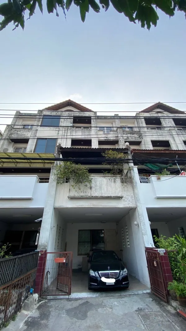 ขายทาวน์เฮ้าส์ 5 ชั้น ลาดพร้าว 18 ใกล้ MRT ลาดพร้าว
