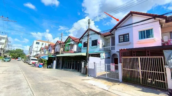 ขายทาวน์เฮ้าส์ รีโนเวทใหม่ สวย หมู่บ้านคลองสามชัยพกษ์ เลียบคลองสาม ตำบลคลองสาม อำเภอคลองหลวง ปทุมธานี ใกล้โรงเรียนสารสาส