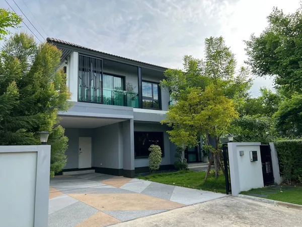 ทำเลทองบางนา-สุวรรณภูมิ! ให้เช่าบ้านหรู Burasiri Wongwaen-Onnut 4 นอน 4 ที่จอดรถ ใกล้โรงเรียนนานาชาติชั้นนำ และมอเตอร์เวย์พระราม 9