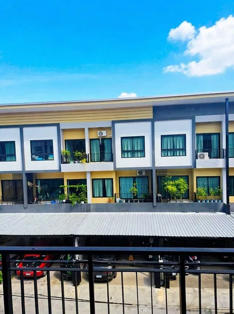 บ้านใหม่ 3 ชั้น ทาวน์โฮม 4นอน 3น้ำ BTS สำโรง 1กม. ใกล้BTS แบริ่ง 20 ตร.ว. 240 ตร.ม. ทำเลสุขุมวิท 113 อิมพีเรียลเวิร์ด สำ