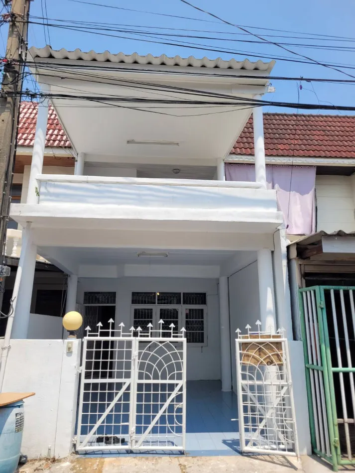 ขาย ทาวน์เฮ้าส์ ​หมู่บ้านบัวบาน​ 18.4 ตรว​ 100 ตรม