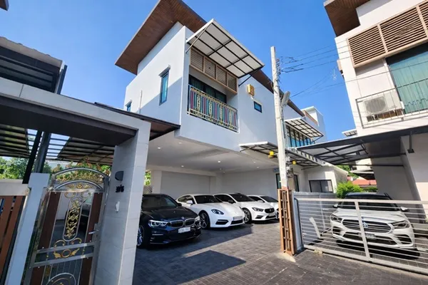 บ้านเดี่ยว 3 ชั้น 4แอร์ 4–5นอน 72 ตร.วา 360 ตร.ม. ลดราคาครั้งที่ 3 25% 35,999 B-M ฉิมพลี ใกล้สถานีรถไฟตลิ่งชัน 600 ม.