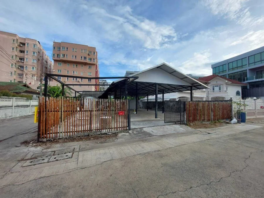 ให้เช่า ที่ดินหัวมุม 109วา มีโครงเหล็ก หลังคา ซอย 