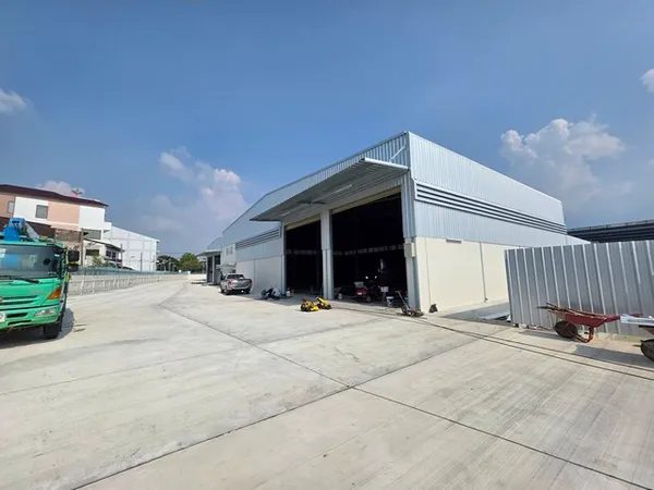 โกดังใหม่ โกดังใหม่ให้เช่า – ทำเลสี่แยกอำเภอพนัสนิคม จังหวัดชลบุรี