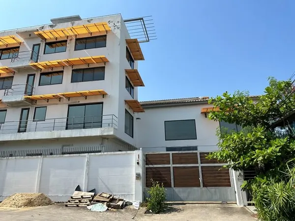 ปล่อยเช่า โกดัง/โรงงาน พร้อมอาคารสำนักงานให้เช่า ที่จอดรถ 12-14 คัน ซอยสุขุมวิท 101 (BTS ปุณณวิถี) พร้อมใช้งาน