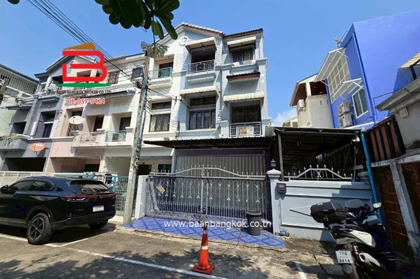 ทาวน์โฮม บ้านกลางเมือง 1 รัชดา-เหม่งจ๋าย (ใกล้โรงเรียนนานาชาติสิงคโปร์) เนื้อที่ 35.1 ตรว. แขวงวังทองหลาง เขตวังทองหลาง