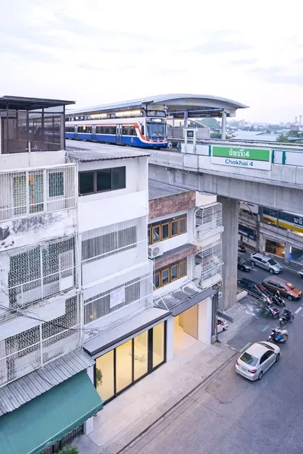 รัชดา ใกล้ MRTโชคชัย4 299ม. Hostel อาคารพาณิชย์ 4 ชั้น 6–8นอน 6น้ำ และ โรงพยาบาลเปาโลโชคชัย 4 900 ม. 20 ตร.ว. ย 252 ตร.ม