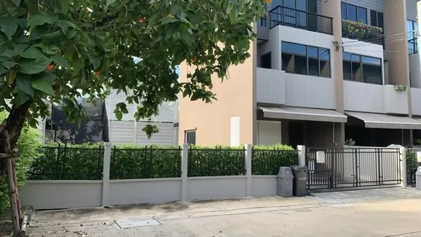 ให้เช่าทาวโฮมโครงการบ้านกลางเมือง ลาดพร้าว-เสรีไทย 3ชั้น หลังมุม จดยริษัทได้ เลี้ยงสัตว์ได้ เหมาะทำออฟฟิศ ทำตลาดออนไลน์