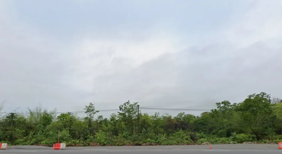 ขายที่ดินลำปาง 12 ไร่ 2 งาน 91.7 ตร.ว. ติดถนน 8 เล