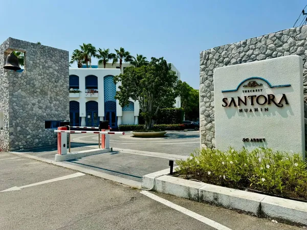 ขายคอนโดหรูติดสระ ก้าวเดียวลงน้ำได้เลย! โครงการ The Crest Santora Hua Hin