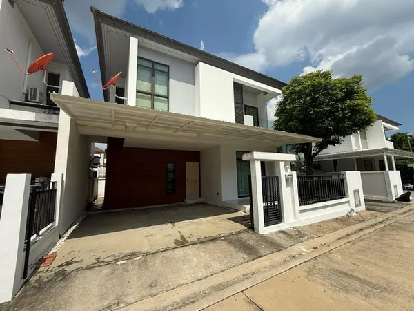 ให้เช่าบ้านเดี่ยว 3 ห้องนอน 3 ห้องน้ำเฟอร์นิเจอร์ครบ รามคำแหง 94 ใกล้ โรงเรียนเตรียมอุดมน้อมเกล้า