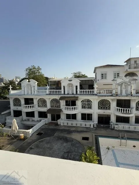 ให้เช่าทาวน์โฮม 4 ชั้น 250 ตร.ม. Leo Classic Place ซอยสุขุมวิท 49 ใกล้ รพ.สมิติเวช