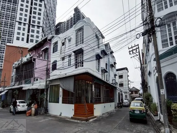 ให้เช่าทาวน์โฮม 3 ชั้น 320 ตร.ม. หลังมุม ถนนพระราม 9 ซอย 11 ใกล้เซ็นทรัลพระราม 9