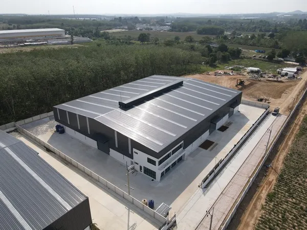 โรงงานสร้างใหม่ให้เช่า 3000 ตารางเมตร ออฟฟิศ 2 ชั้น ซอยนิคมพัฒนา 8 ตำบลพนานิคม จังหวัดระยอง