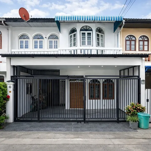 ทาวน์เฮาส์ 2 คูหาสัมมากร รามคำแหง 114 -124 3นอน รพ.เกษมราษฎร์ รามคำแหง 750ม.40 ตร.ว. 320 ตร.ม. รร.เตรียมอุดมน้อมเกล้า 90