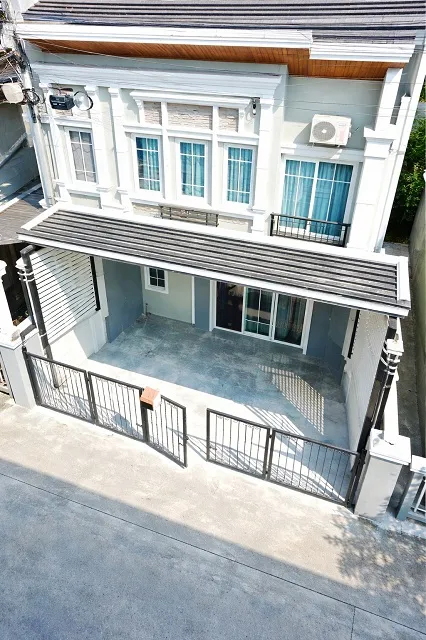 ทาวน์เฮาส์หัวมุม 2 ชั้น 4นอน 3น้ำ ทำเลกาญจนาภิเษก ใกล้ ม.รามคำแหง2 1.7กม 20ตร.วา. 160 ตร.ม.บางนา-สวนหลวง
